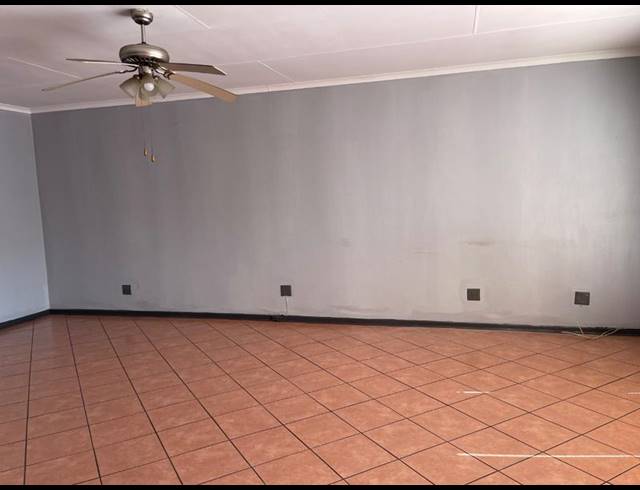 2 BEDROOM TOWNHOUSE FOR SALE IN VANDERBIJLPARK CW 3